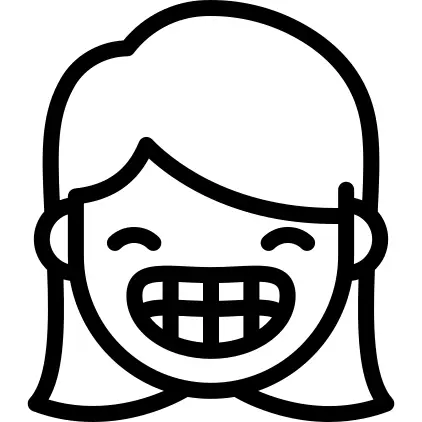 女孩微笑