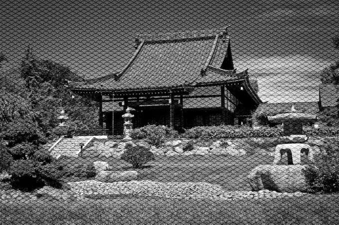 House with fontaines