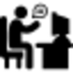 Man on his desk in chat with a client