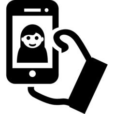 在电话屏幕上的Selfie在手上