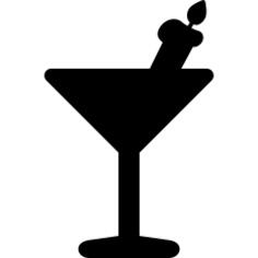 万圣夜与蜡烛的鸡尾酒杯